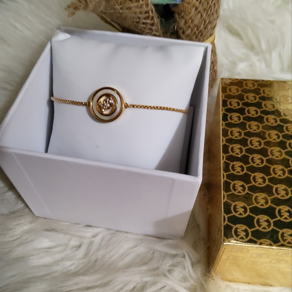 MK Bracelet - Picture 4 of 17